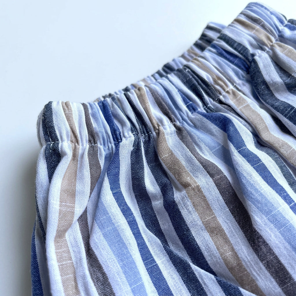 Detail image of the waistband.